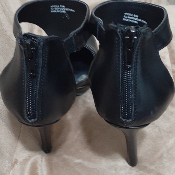 Andiamo brand black and gold heels size 8 1/2 - Picture 4 of 9